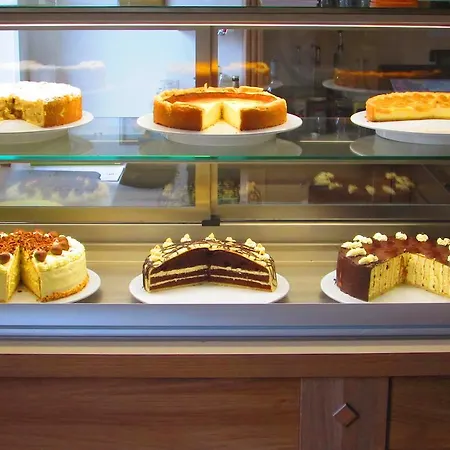 & Cafe Im Gartenfeld 酒店 特里尔