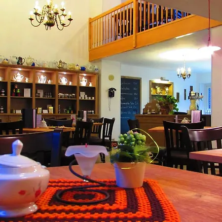 酒店 & Cafe Im Gartenfeld 3*
