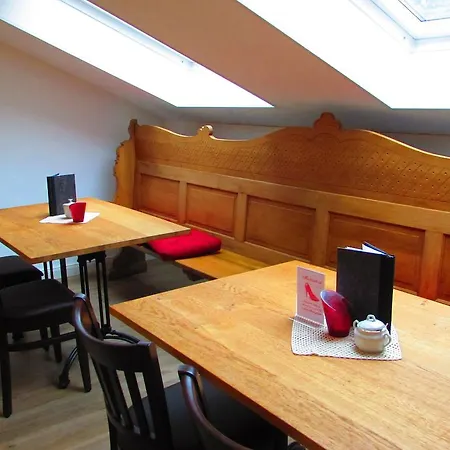 酒店 & Cafe Im Gartenfeld 3*