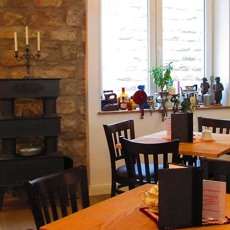 酒店 & Cafe Im Gartenfeld